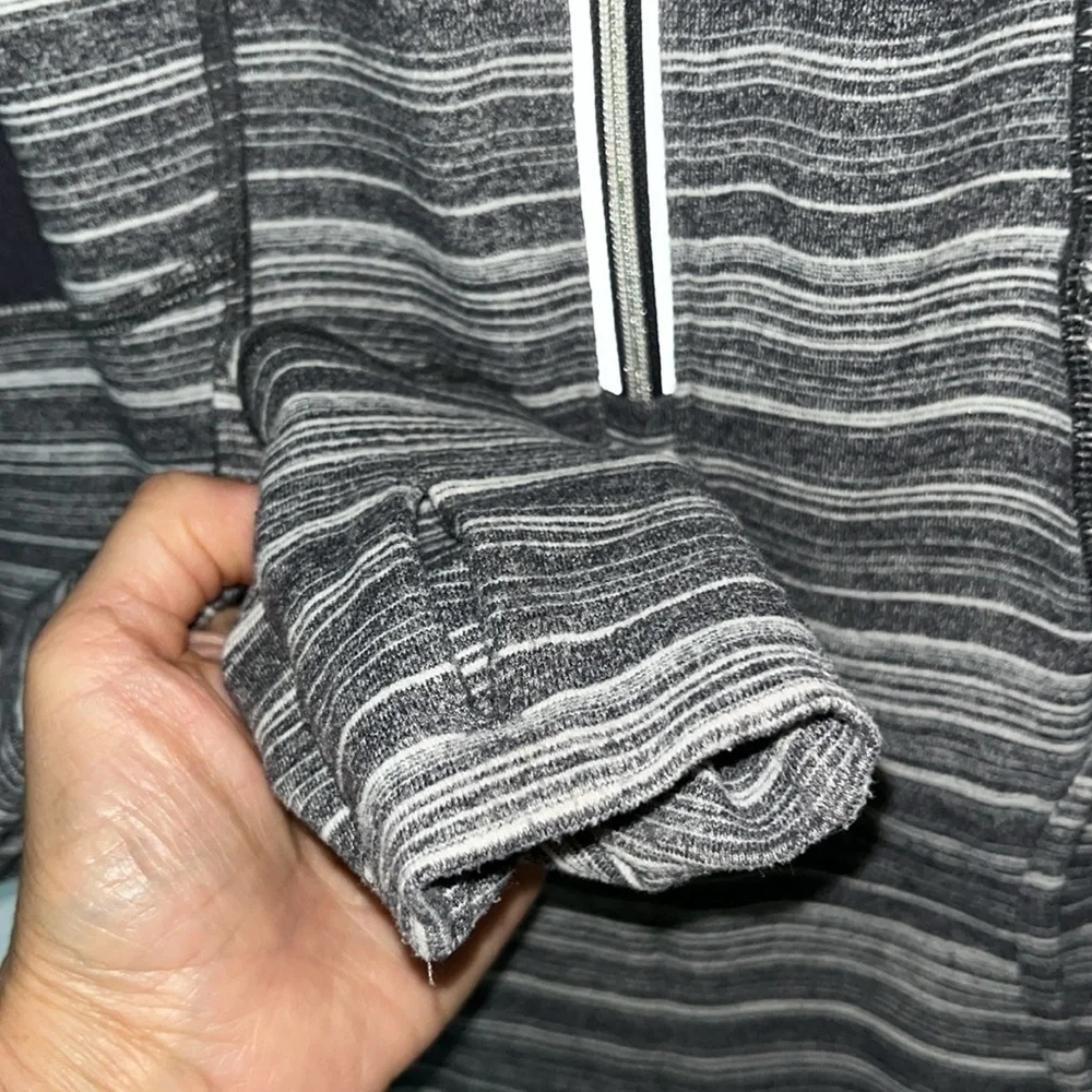 LULULEMON Athletica Half Zip-pullover Sweatshirt Reflective Stripes Size 6 Gray